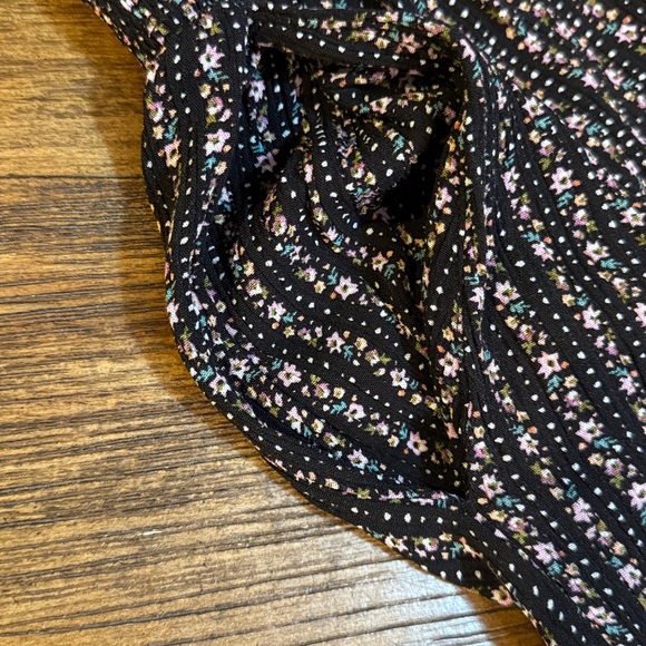 Black jumpsuit with floral accents - Picture 8 of 9